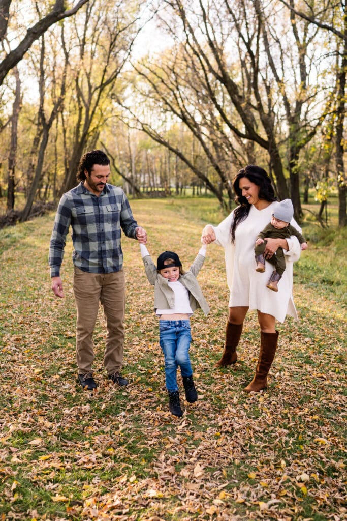 Family session with lifestyle family photographer Kalina Denault in the fall time