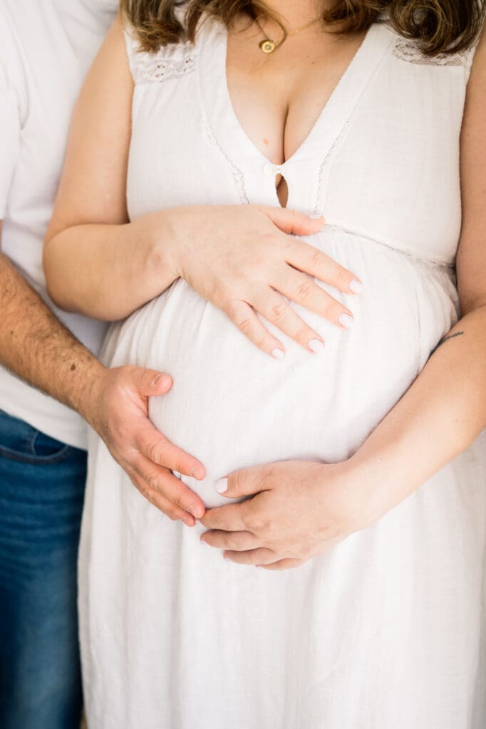 winnipeg in home maternity session that was timeless portraits to cherish for years in lindenwoods