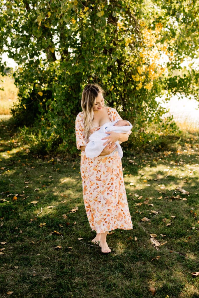 winnipeg newborn photoshoot outdoor baby shoot
