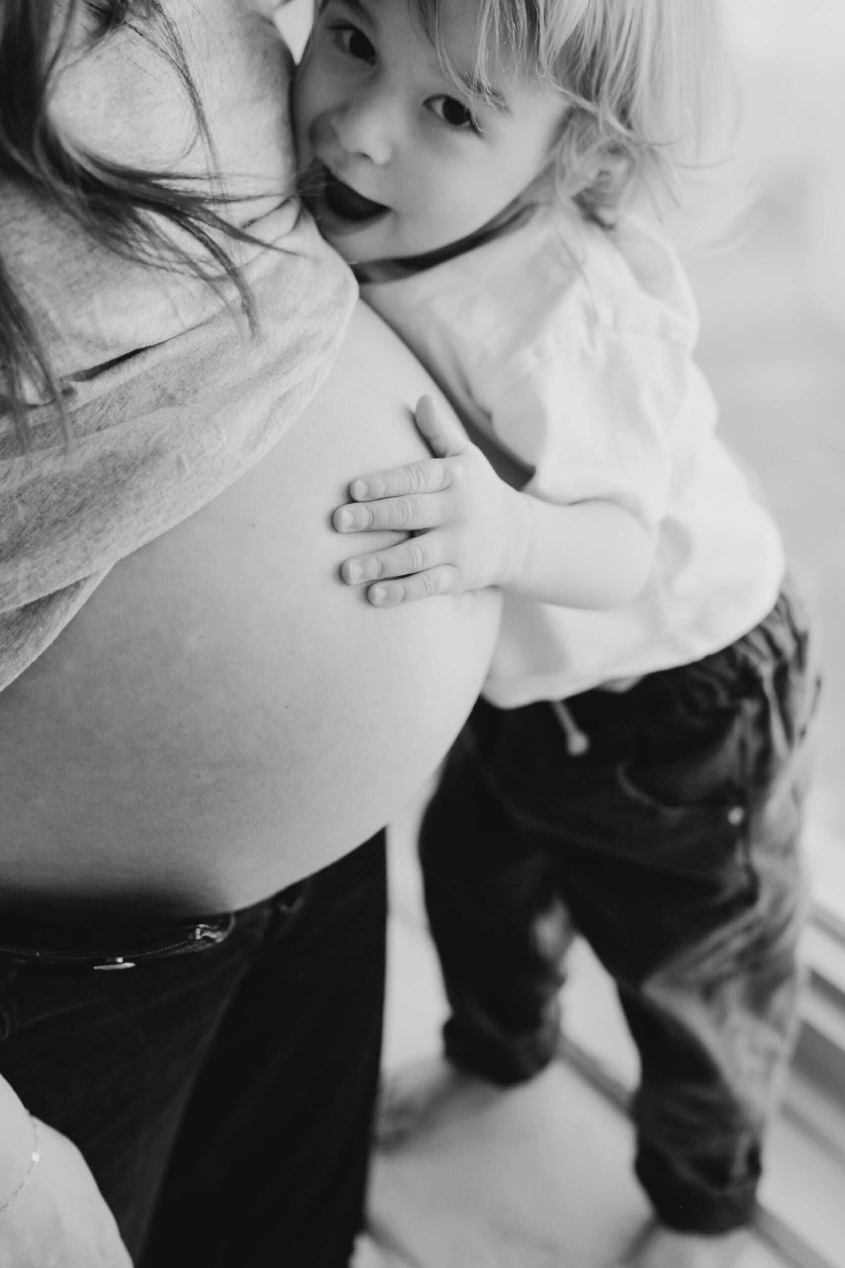 winnipeg maternity photographer capturing baby bump and pregnancy with toddler