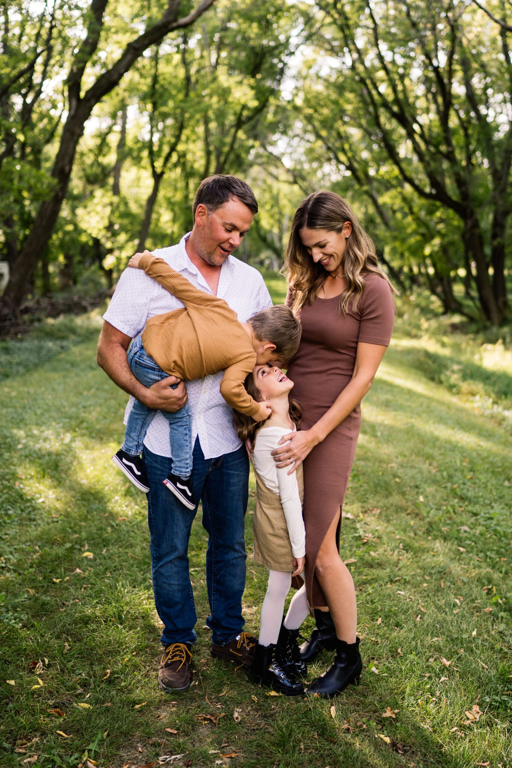 Winnipeg family photographer capturing natural family connection