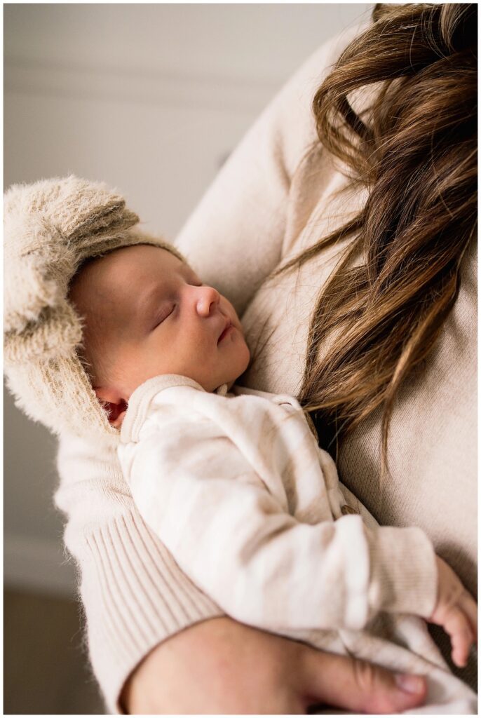 winnipeg newborn lifestyle photographer with an in home baby and parents 