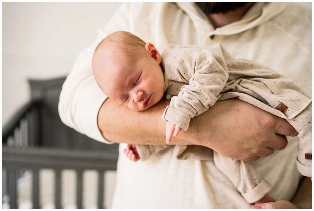 winnipeg newborn lifestyle photographer with an in home baby and parents 