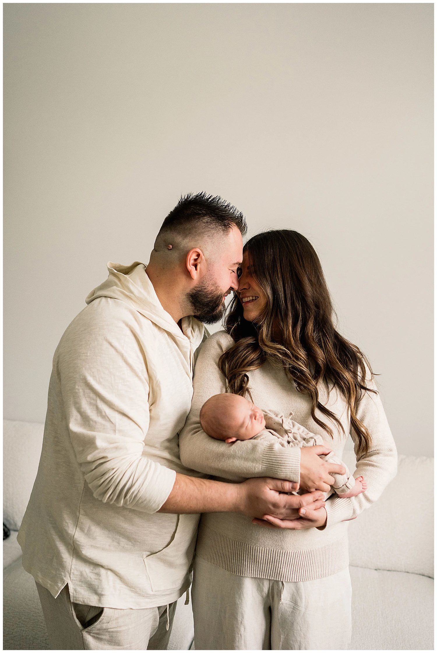 winnipeg newborn photographer who captured in home lifestyle newborn photoshoot in La Salle Manitoba
