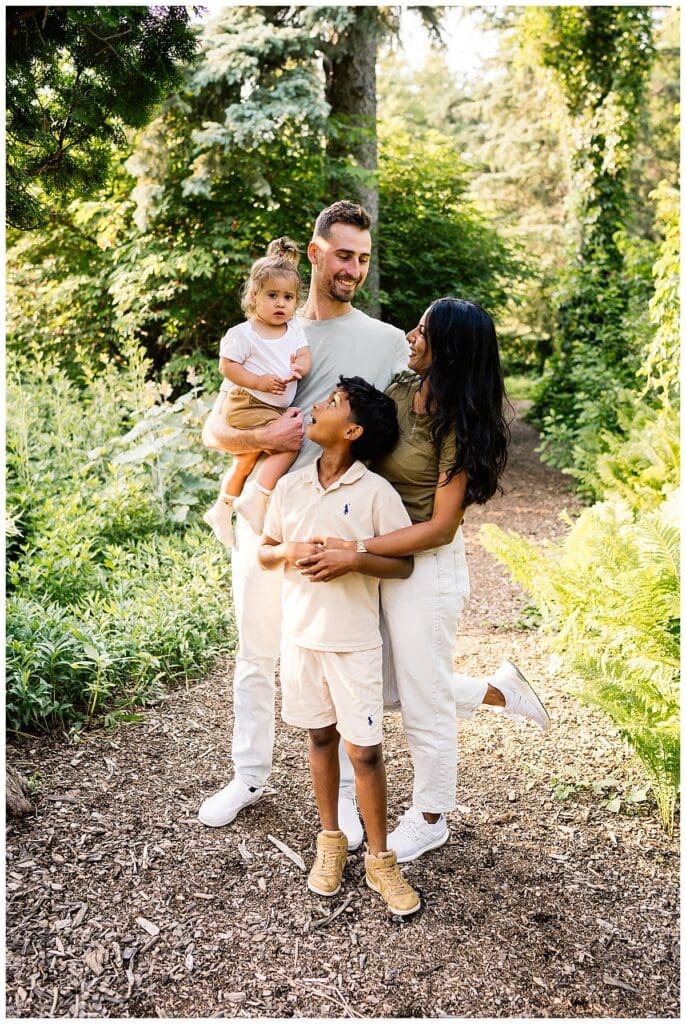 Winnipeg family photographer at Assiniboine Park with family of four