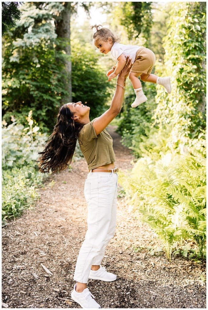 Winnipeg family photographer at Assiniboine Park with family of four